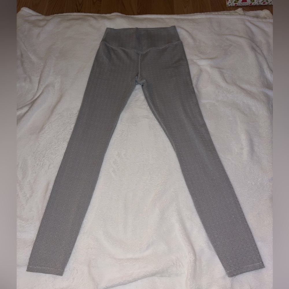 Vuori Pinstriped Gray Textured Chill Out Leggings Sz S